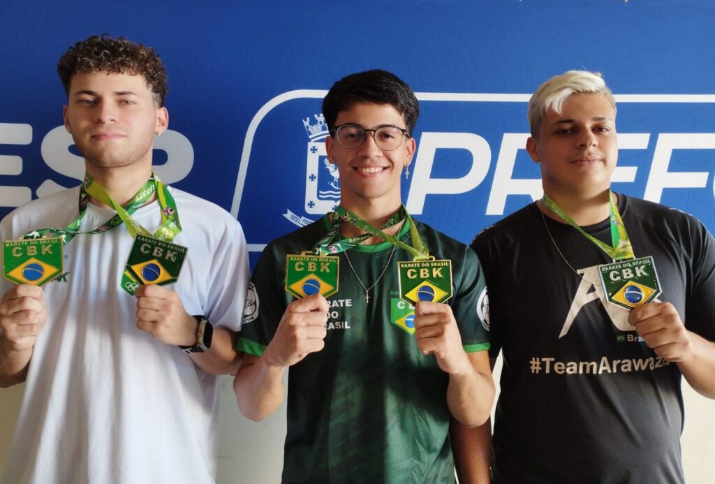 Atletas assistidos pelo auxílio da Prefeitura conquistam ouro e prata em Campeonato Brasileiro de Karatê