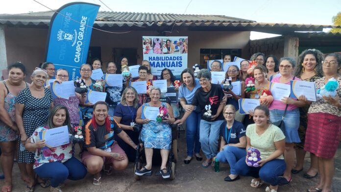 COM FOCO NA GERAÇÃO DE RENDA, FAC LEVA OFICINA DE HABILIDADES MANUAIS AO SÃO CONRADO