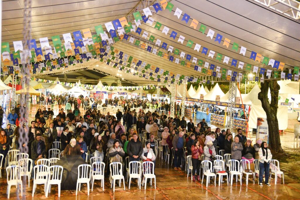 Chuva e frio não intimidaram fiéis na última noite do Arraial de Santo Antônio de Campo Grande