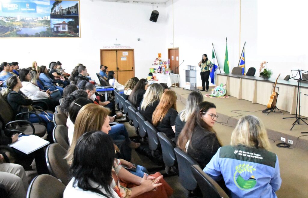 Com foco na aprendizagem dos alunos, Grupo de Estudos vai permitir troca de experiências entre professores