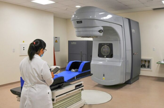 Equipamento de radioterapia - tratamento de câncer