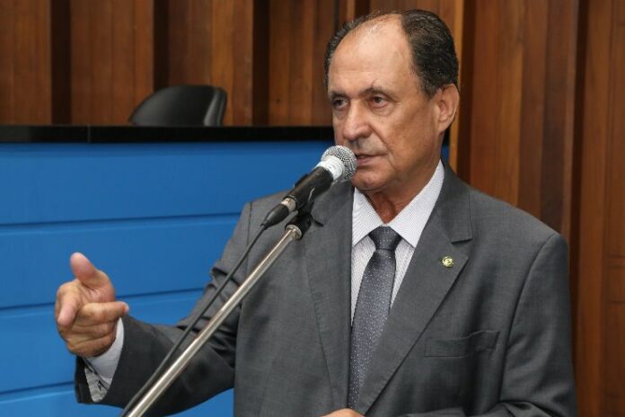 Deputado Zé Teixeira pede recapeamento para avenida em Campo Grande