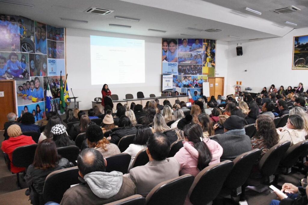 Formação Continuada reúne 205 diretores e diretores-adjuntos da REME