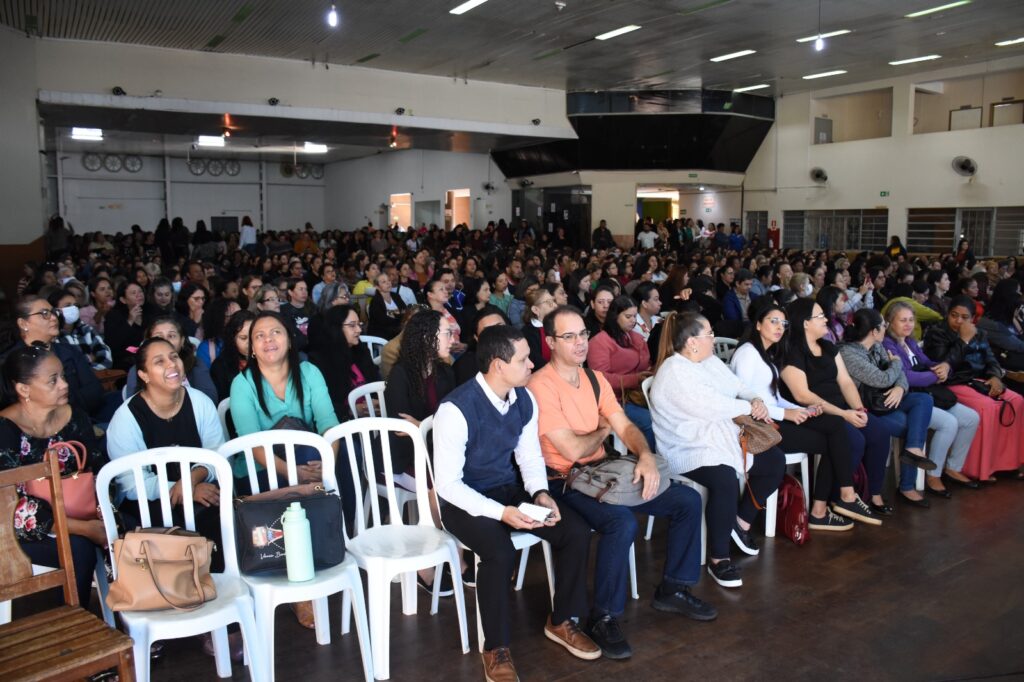 Formação continuada em educação especial e inclusiva reúne 1.380 profissionais da Reme