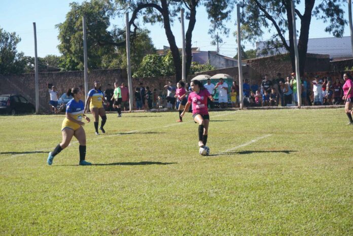 Mais de 800 pessoas participaram da abertura da 1ª Copa Campo Grande de Futebol Society Feminino