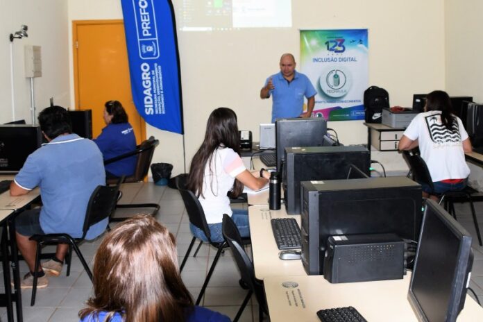 Prefeitura abre curso de montagem e manutenção de computadores na Região Oeste