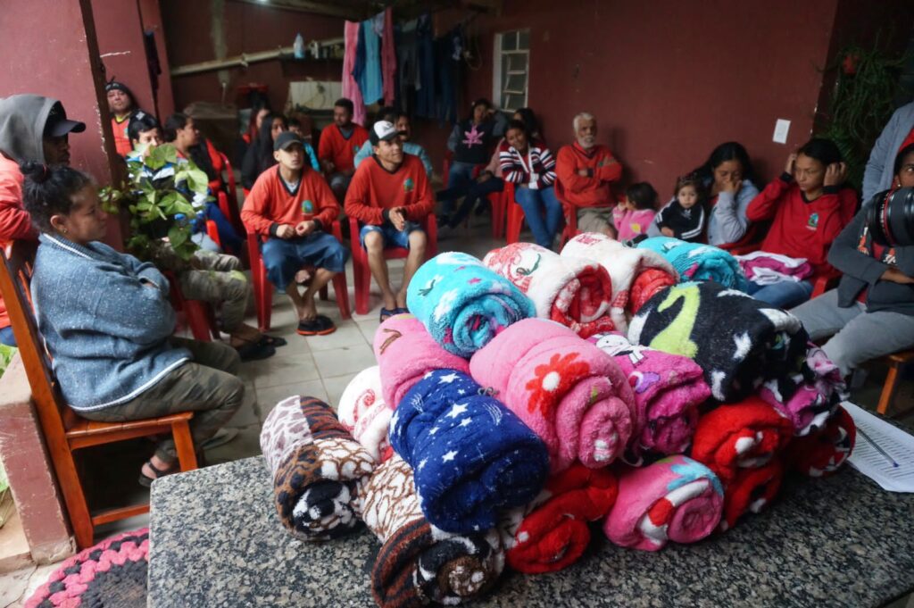 Prefeitura leva mais de 8 mil cobertores para comunidades e intensifica entregas para famílias em situação de vulnerabilidade