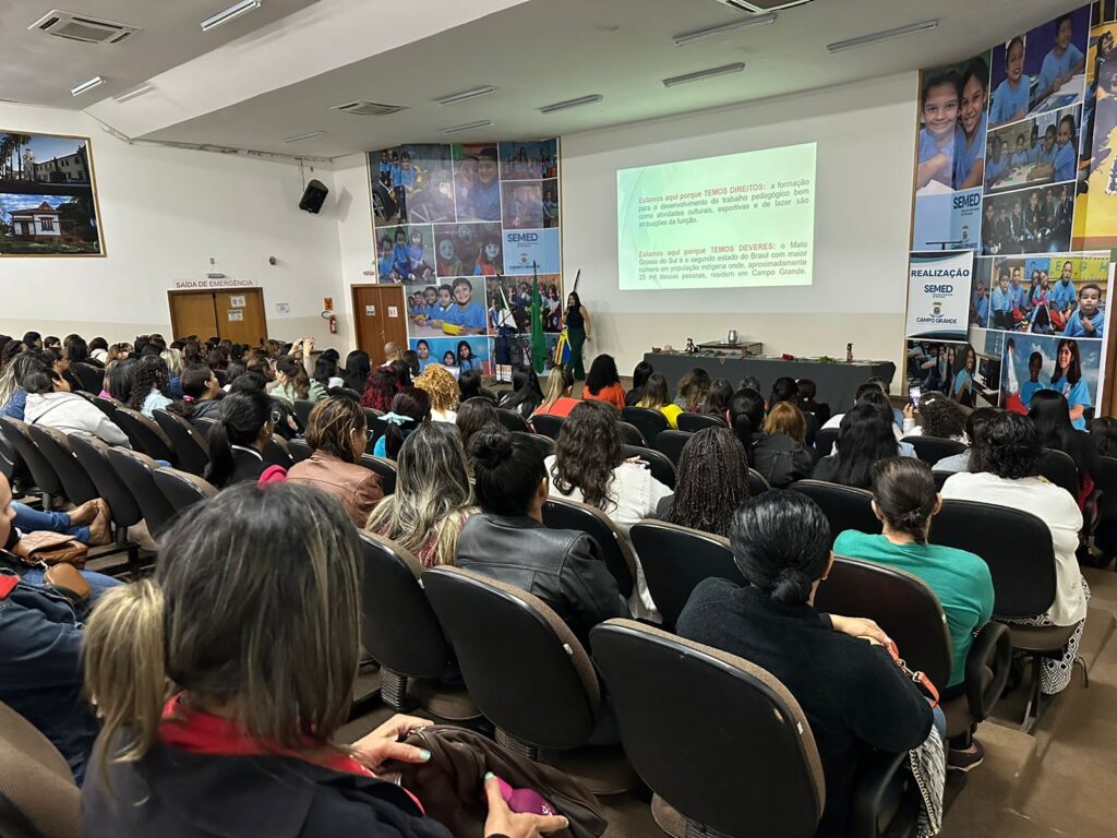 Prefeitura realiza formação sobre relações étnico-raciais para assistentes de educação infantil