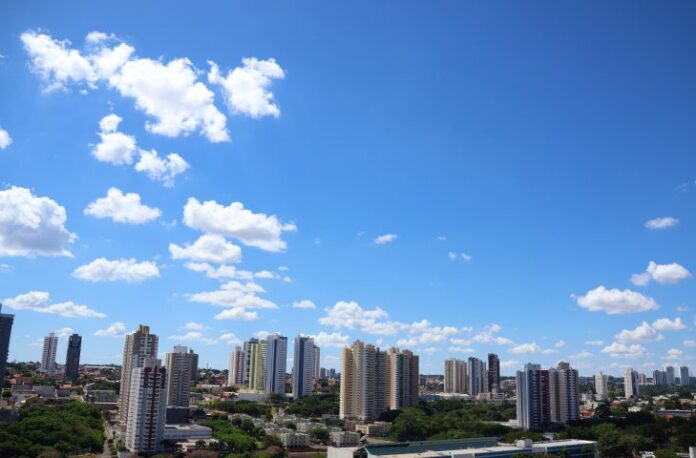 Semana começa com tempo estável, mas nova frente fria deve provocar chuvas em MS