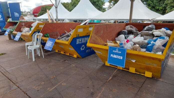 Trabalhadores da UTR recebem doação de 1,5 tonelada de materiais coletados durante 9º Drive-Thru da Reciclagem