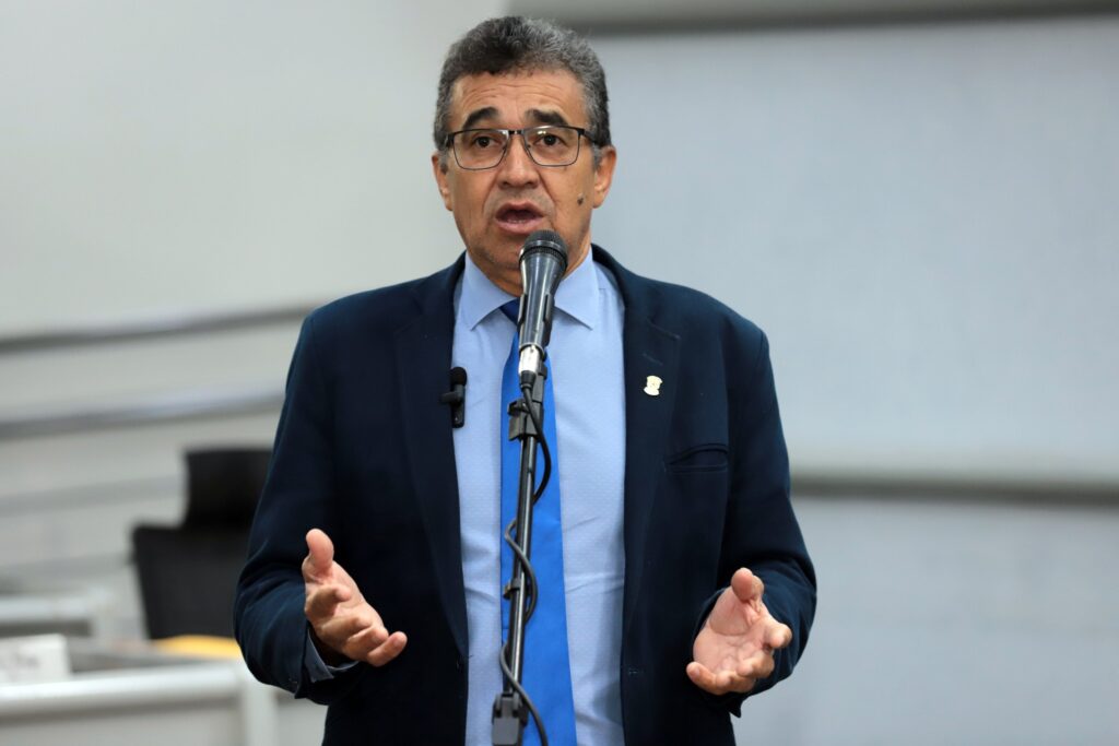 Vereador Ayrton Araújo cobra explicações sobre a diminuição de plantões pediátricos em Campo Grande