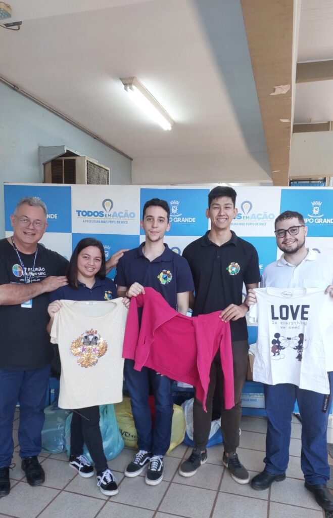 Alunos do curso de química da UFMS doam roupas para campanha do agasalho do FAC