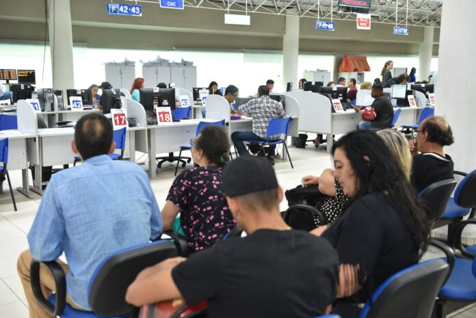 Contribuintes aproveitam primeiro dia do Refis e conseguem mais de R$ 350 mil em descontos