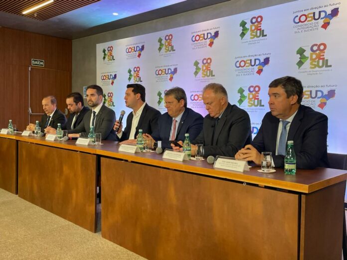 Em reunião com governadores, Eduardo Riedel defende que reforma seja para o País