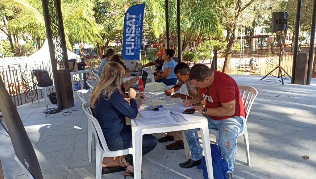 Funsat em Ação oferece vagas para público acima dos 50 anos em varejistas e indústria