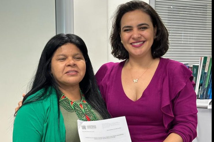 Gleice Jane entrega a ministra relatório com denúncias dos Guarani Kaiowá