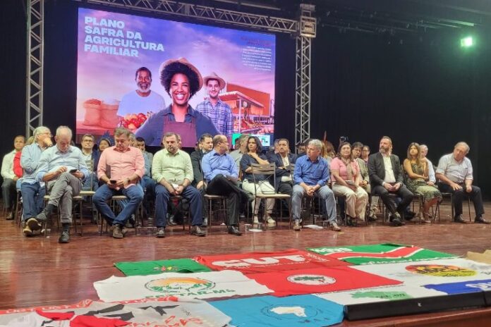 Gleice e lideranças entregam demandas de Dourados para ministro do MDA