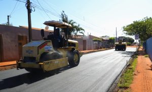 Governo leva asfalto para Moreninha IV e muda a realidade dos moradores que sofriam com barro e poeira