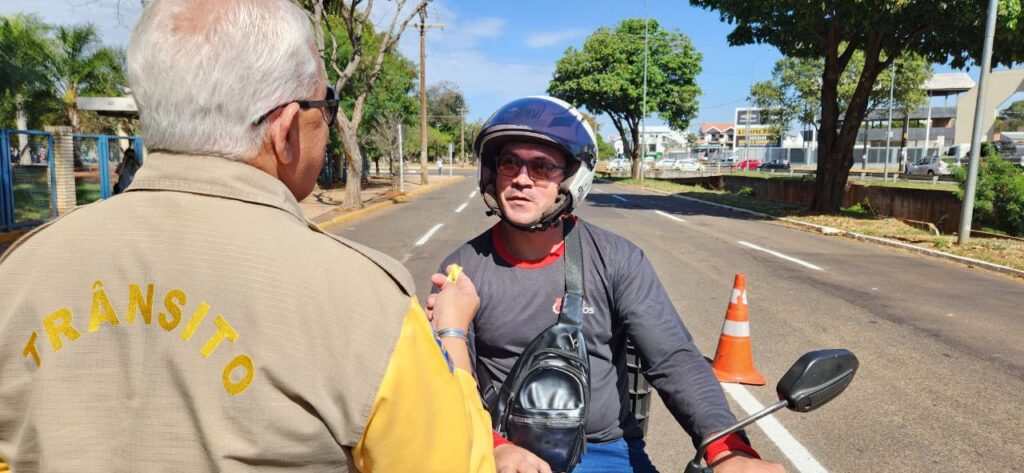 No Dia do Motociclista, abordagem alerta para a prudência no trânsito