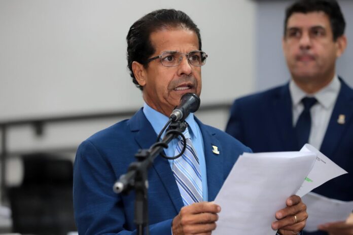 Obras de drenagem e esgoto está sendo iniciada no bairro Coophavila II após pedido do Vereador Edu Miranda
