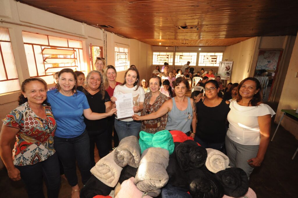 Prefeitura assina termo que autoriza trabalhos da Associação de Moradores do Jardim Morenão