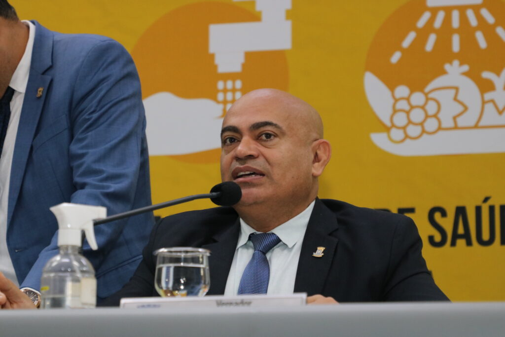 Ronilço Guerreiro vai colocar no orçamento do município de 2024 pedido de asfalto para os bairros Bosque da Saúde e Jardim Ouro Verde