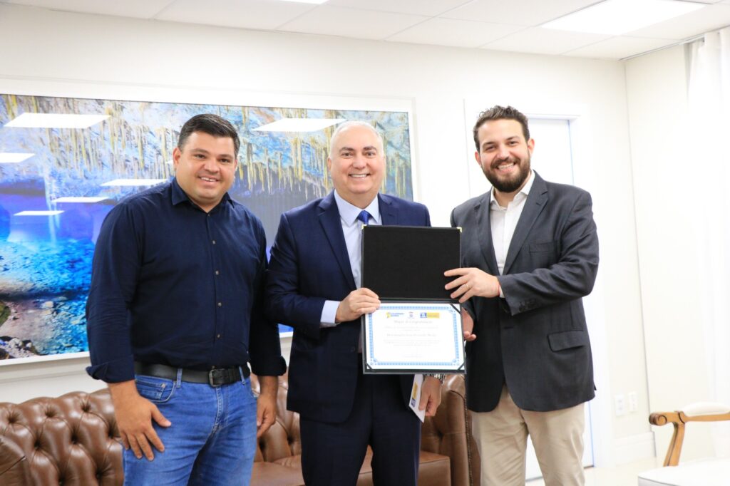Claudinho Serra parabeniza Presidente do TJ/MS por índices da Justiça em MS