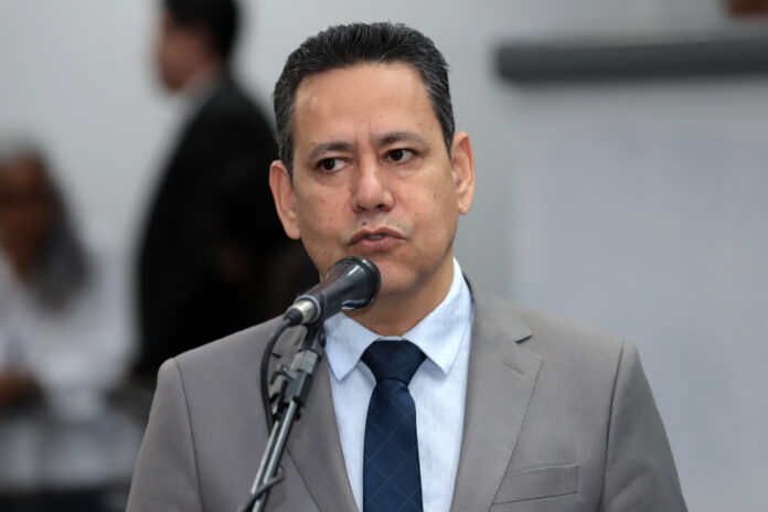 Clodoilson Pires Propõe medidas para sinalização e patrolamento em bairros da Capital