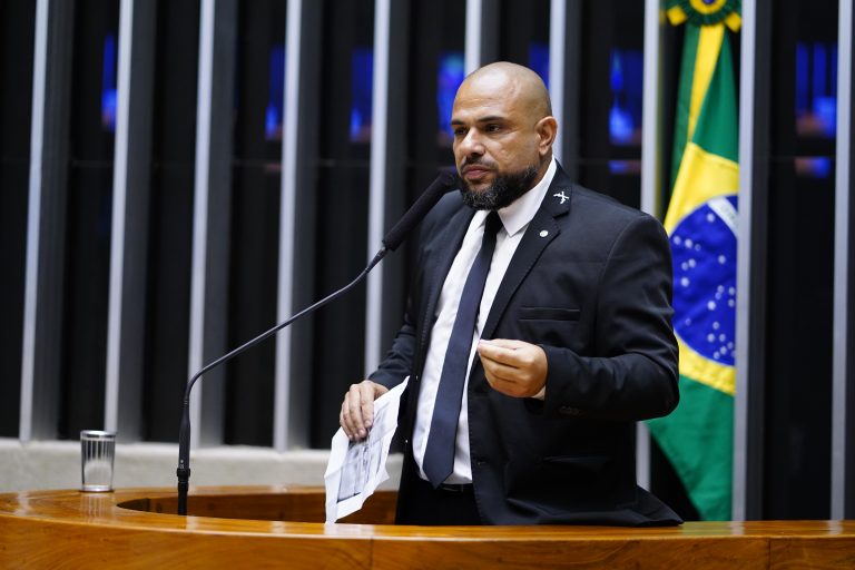 Deputado Sargento Portugal (Podemos-RJ) no Plenário da Câmara dos Deputados