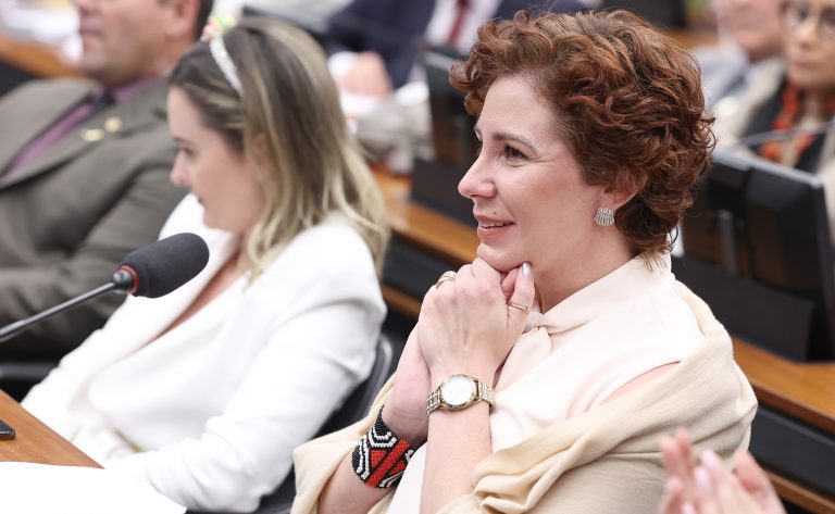 Carla Zambelli participa de reunião do Conselho de Ética