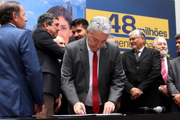 Deputado Hashioka participa de ato de liberação de emendas parlamentares na Alems