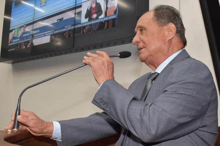 Deputado Zé Teixeira solicita asfalto e reforma de parques em Dourados