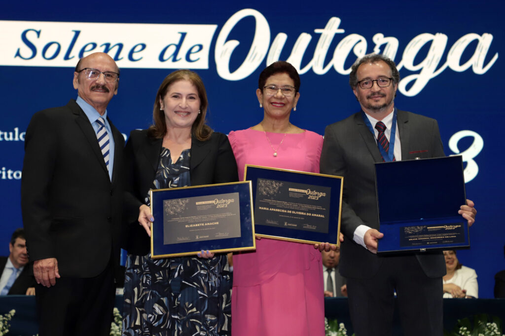 Em solenidade, vereador Dr. Loester homenageia personalidades de destaque em Campo Grande