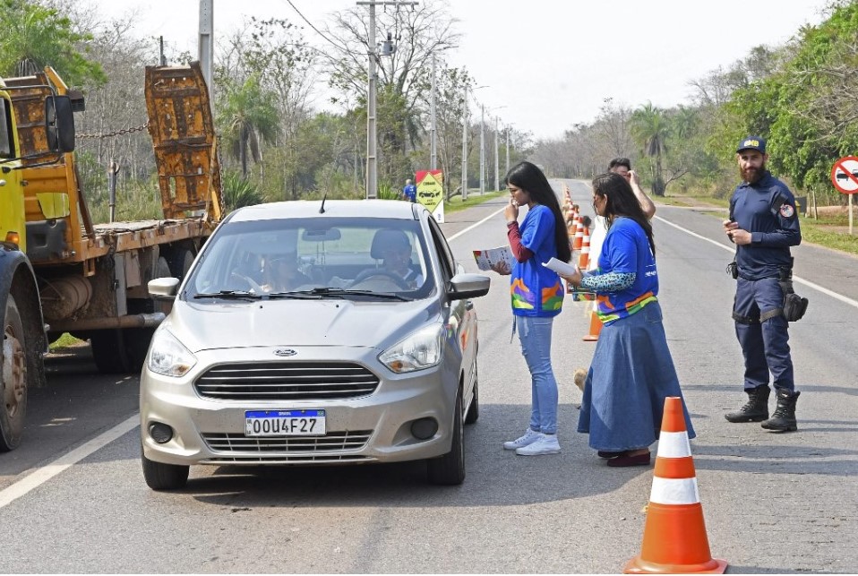 Estrada Viva leva animais empalhados para a pista em conscientização no Festival de Bonito