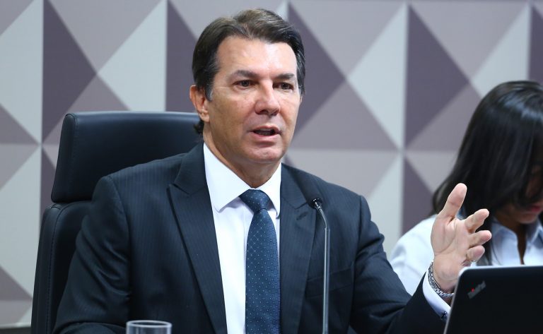 Ex-diretor da Abin afirma que o governo foi alertado para o risco de depredações em Brasília; acompanhe