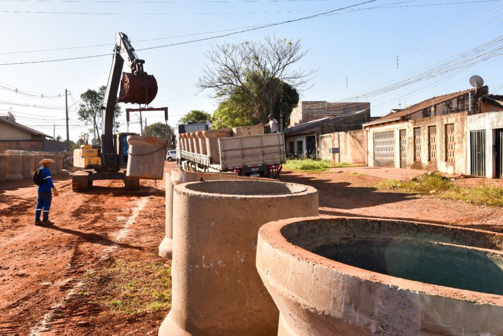 Prefeitura inicia execução de drenagem e pavimentação na Rua dos Gonçalves