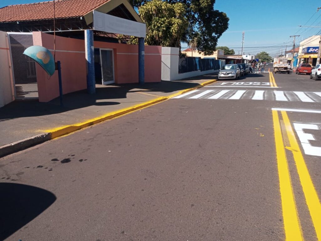 Prefeitura revitaliza sinalização em torno de escolas e nas regiões do Aero Rancho e Mata do Segredo