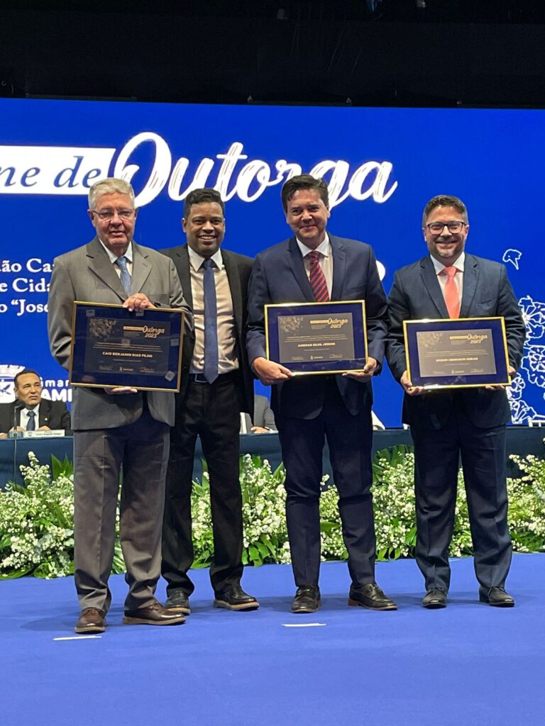 Professor Riverton homenageia profissionais que colaboram para o desenvolvimento da cidade com o título de Cidadão Campo-grandense