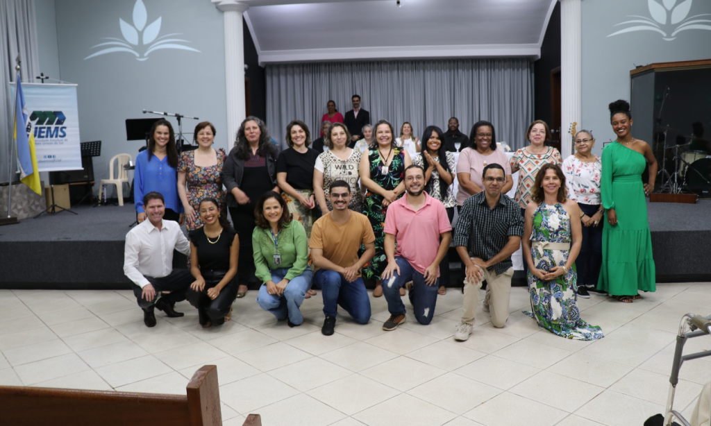 UEMS Acolhe entrega certificados a migrantes internacionais em Dourados e Campo Grande