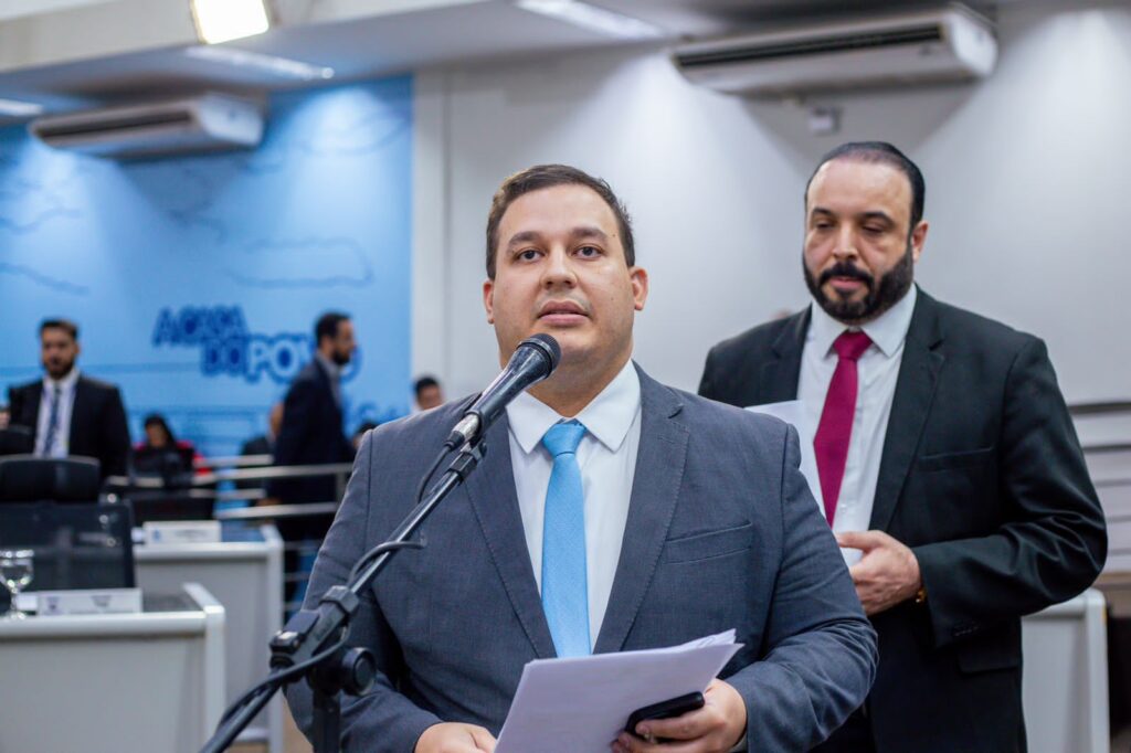 William Maksoud reivindica manutenções de calçadas em vários bairros
