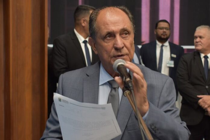 Zé Teixeira pede investimentos para escola no Distrito de Macaúba
