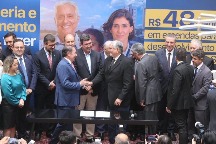 Zeca assina liberação de R$ 2 milhões em emendas que vão atender entidades de MS