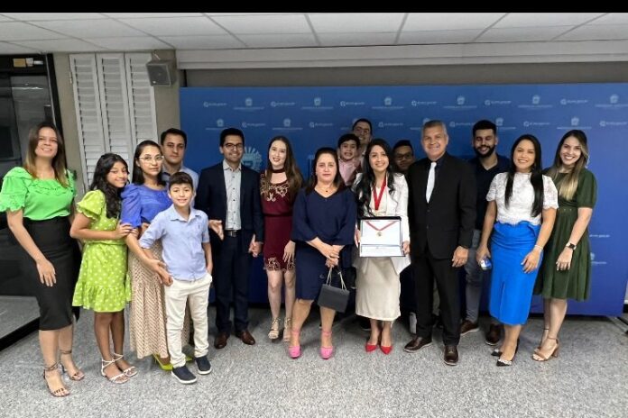 Zeca do PT homenageia advogada Thays Fernanda Martins com Medalha do Mérito Advocatício