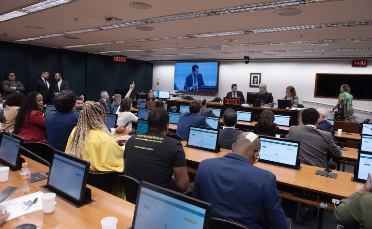 Reunião da Comissão Especial sobre a Cota Mínima de Recursos dos Partidos