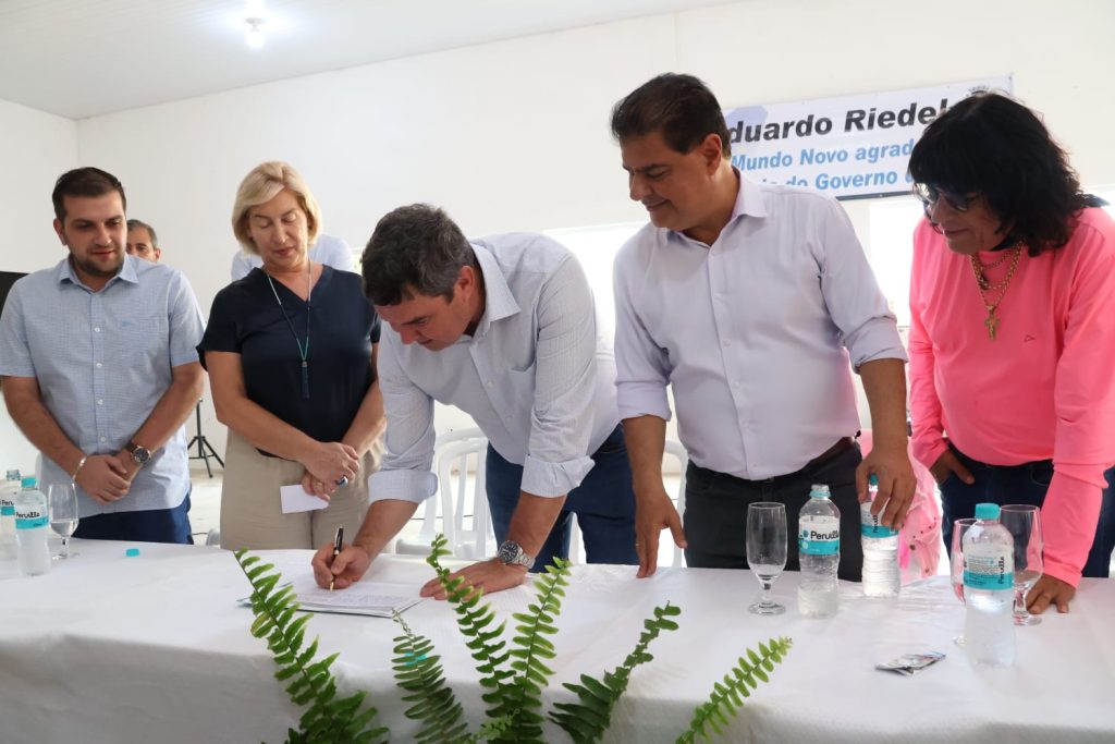 Em Mundo Novo, Governo beneficia famílias com novas casas do Bônus Moradia e Regularização Fundiária