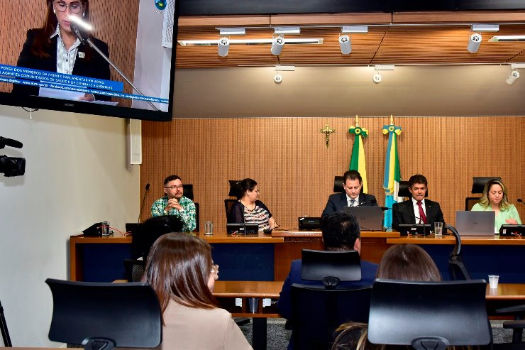Frente Parlamentar empossa membros e destaca trabalho dos agentes comunitários de Saúde