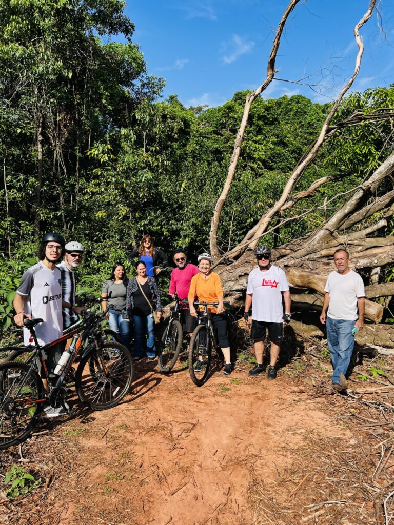 Vereadora Luiza Ribeiro e grupo de militantes ambientalistas realizaram passeio ciclístico contra o desmatamento do Parque dos Poderes