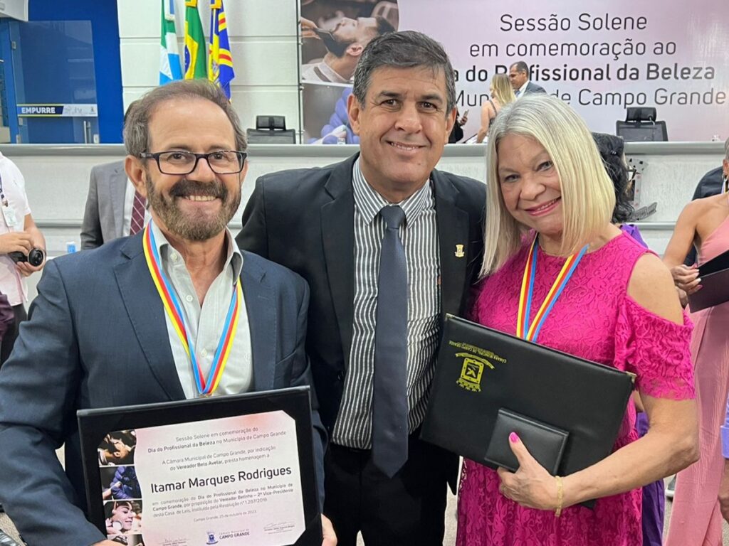 Beto Avelar entrega reconhecimento oficial a profissionais da beleza de Campo Grande