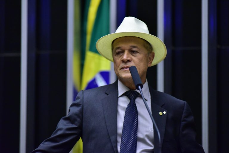 Joseildo Ramos discursa na tribuna do Plenário da Câmara