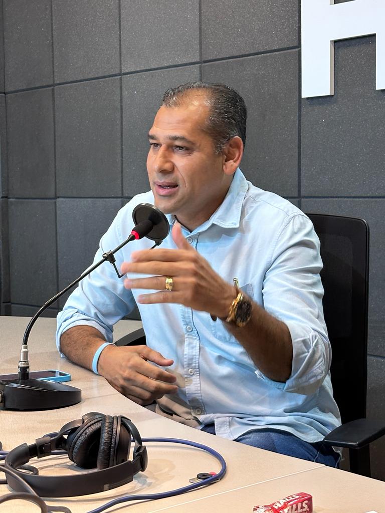 Durante entrevista, Betinho ressalta trabalho intenso de fiscalização em Capital ‘canteiro de obras’